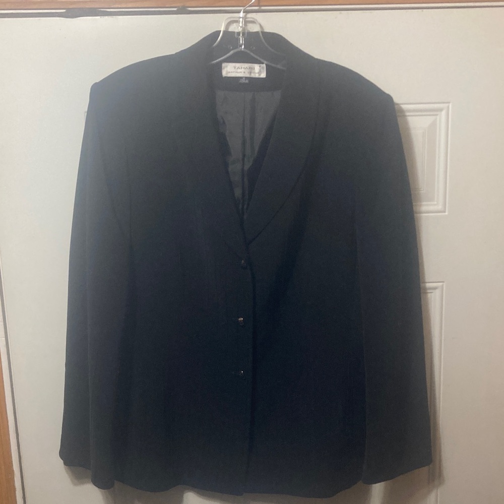Tahari Elegant Black Blazer 16